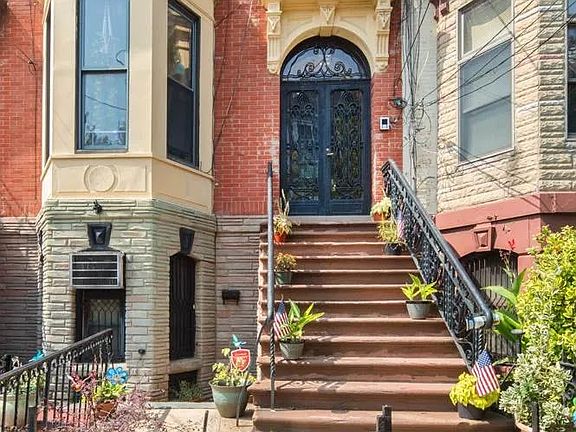 3rd image of 45 Crescent Ave APT 2
