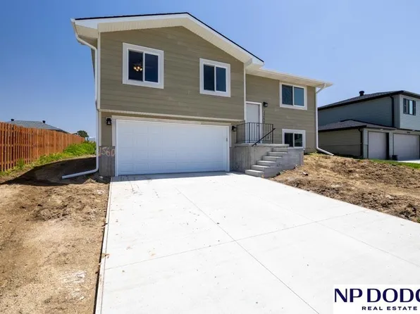 1560 SW 29th St, Lincoln, NE 68522