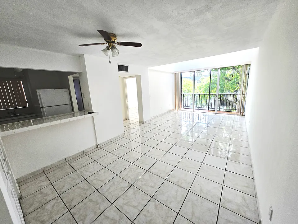 8841 W Flagler St #405