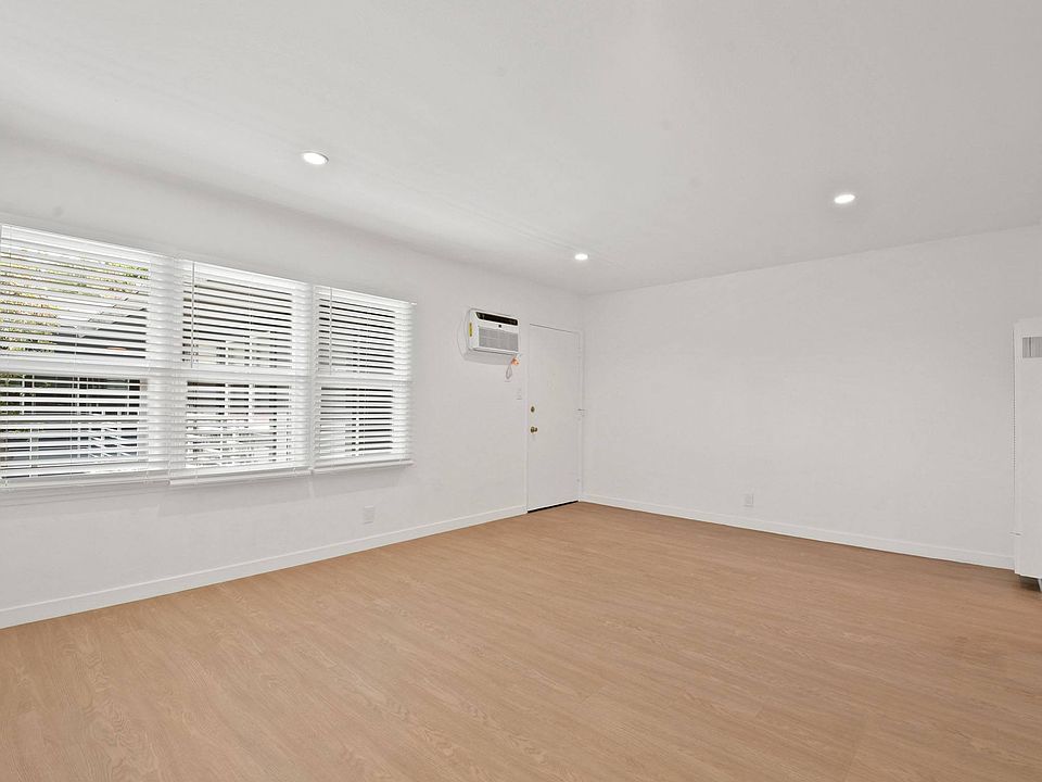1st image of 1844-1850 N Harvard Blvd #B08
