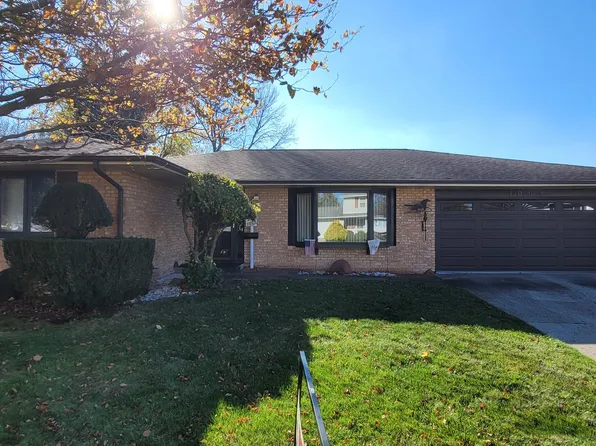 1009 E 19th St, Sterling, IL 61081