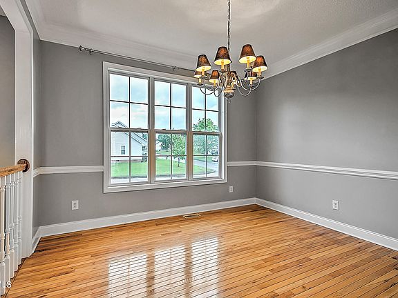 4th image of 304 Katie Ct