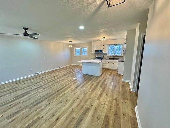 3rd image of 11500 Palmer Ave