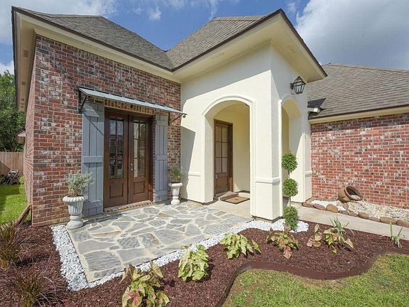 2nd image of 309 Bluebonnet Dr