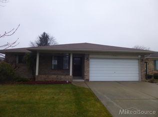 15761 Summit Ct, Macomb, MI 48044