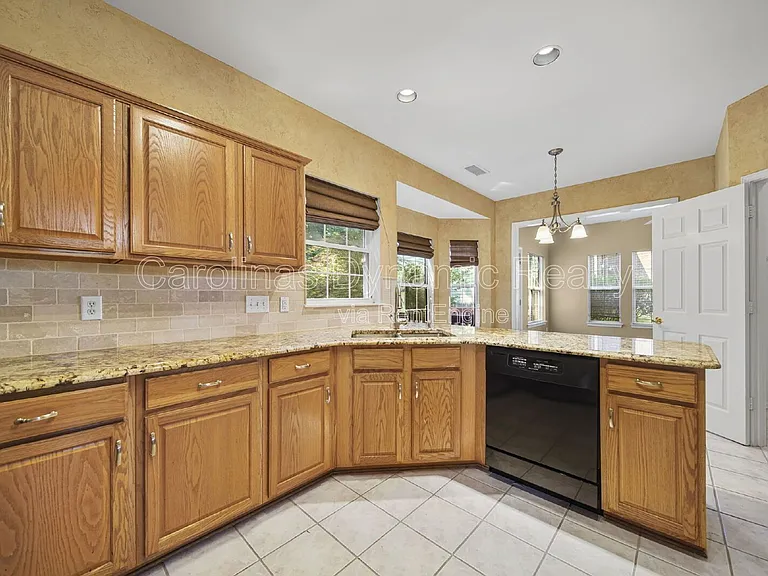 2812 Redfield Dr — Photo 10