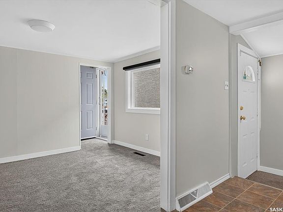 5th image of 276 Halifax STREET