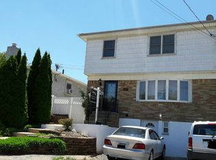 1111 Richmond Rd, Staten Island, NY 10304