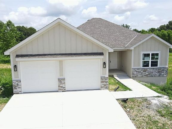 2nd image of 107 Johnson Cir