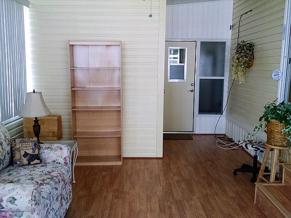 3rd image of 28 Hidden Harbor Ln