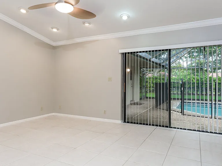 8623 NW 47th Dr — Photo 9