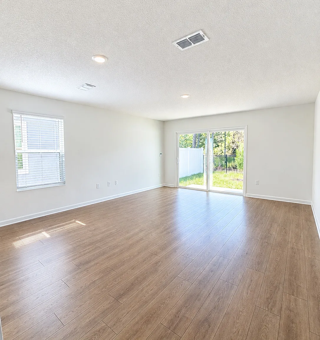 3 bed, 1492 sqft, $1,800 — Photo 4