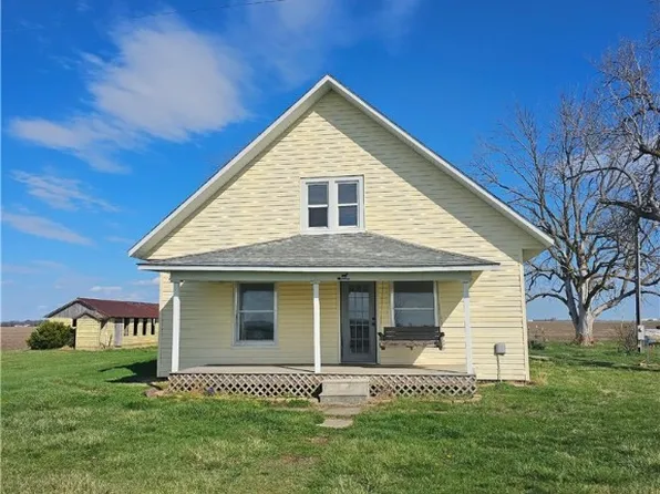 1112 N 2150th St, Farina, IL 62838