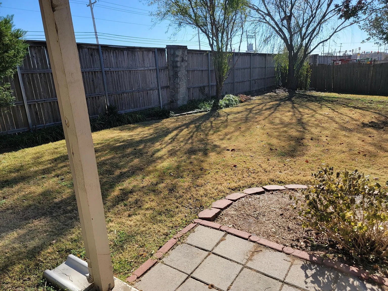 3 bed, 1816 sqft, $1,825 — Photo 2