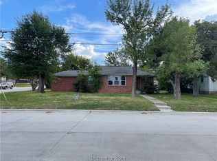 201 Fairway Dr, Bryan, TX 77801