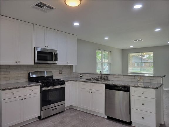2nd image of 612 Pasadena Ave
