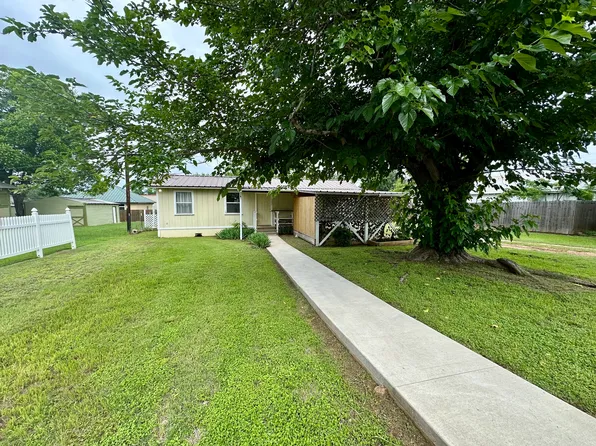 702 Pittsburgh Ave, Llano, TX 78643