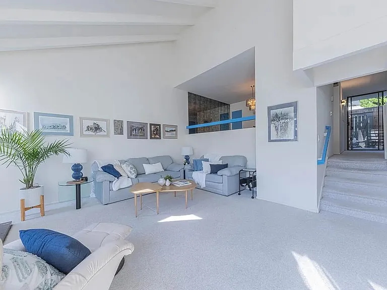 High Meadow Dr — Photo 14