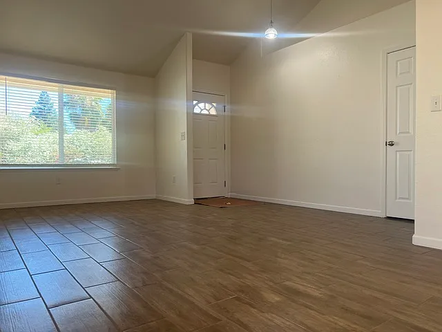 7304 Silver View Way — Photo 9