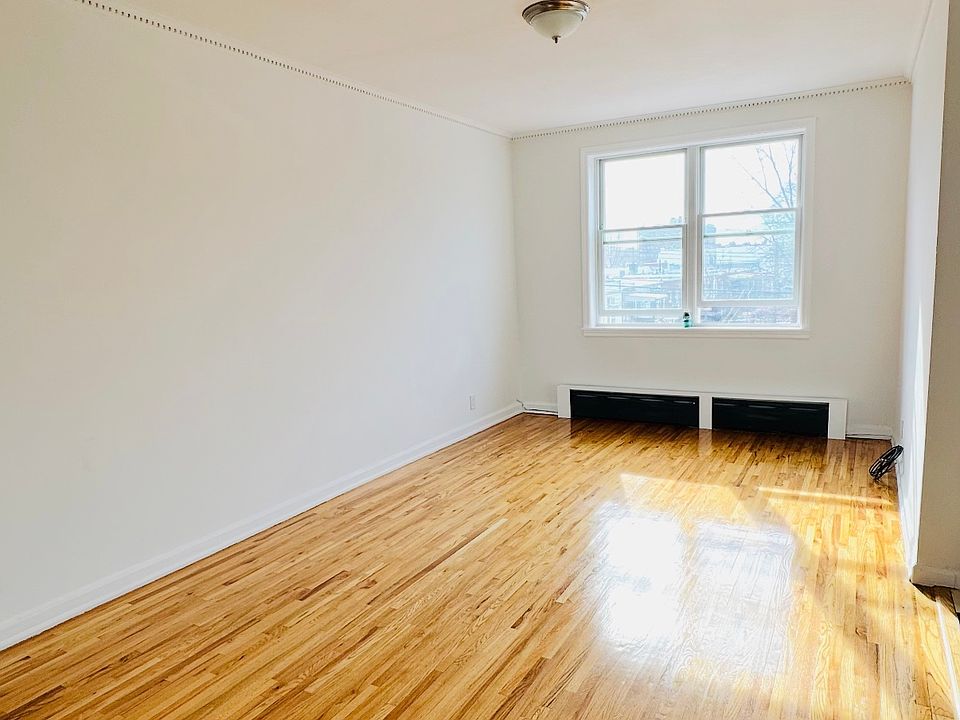 1st image of 2471 Hubbard St #1