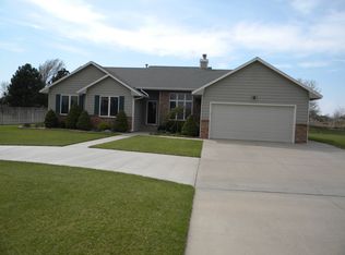 105 Wellington Cir, Garden City, KS 67846
