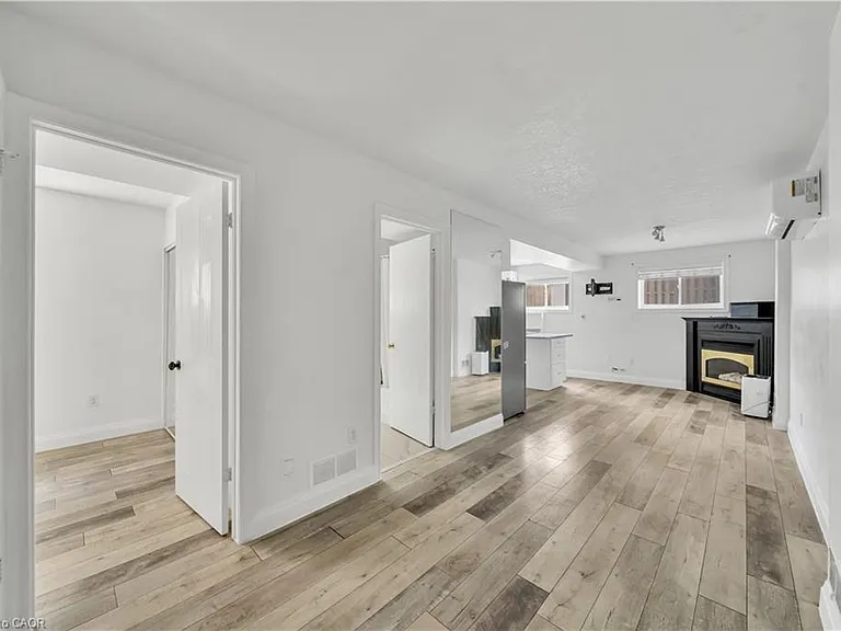 347 Keewatin Ave #LOWER — Photo 4