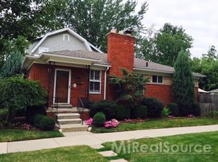 1678 Anita Ave, Grosse Pointe Woods, MI 48236