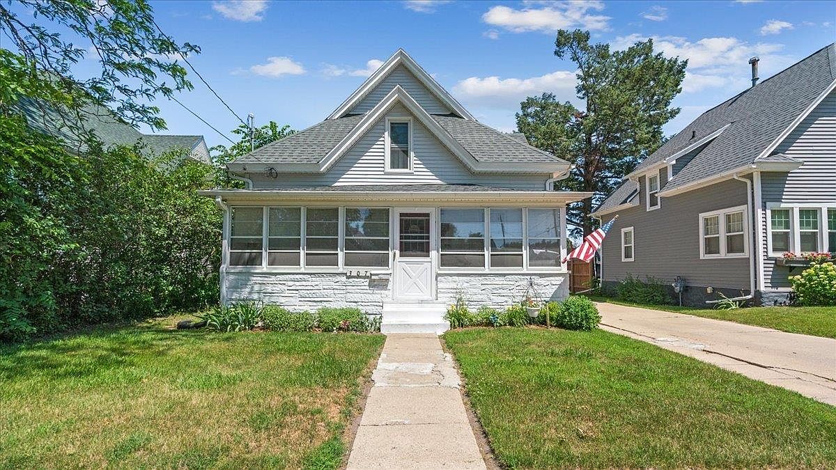 307 1st St NE, Oelwein, IA 50662 Zillow