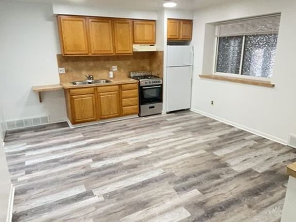 4th image of 9731 Joseph Campau St #9