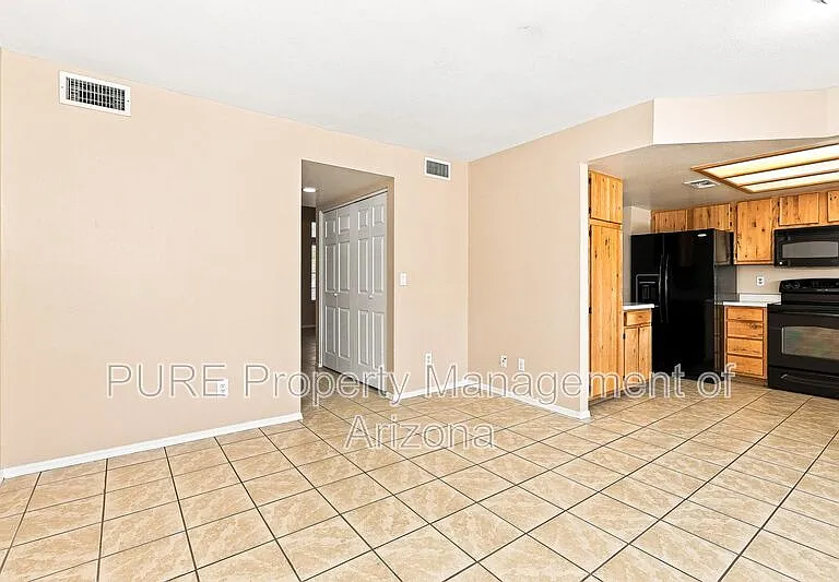 1151 N Cambridge St — Photo 9