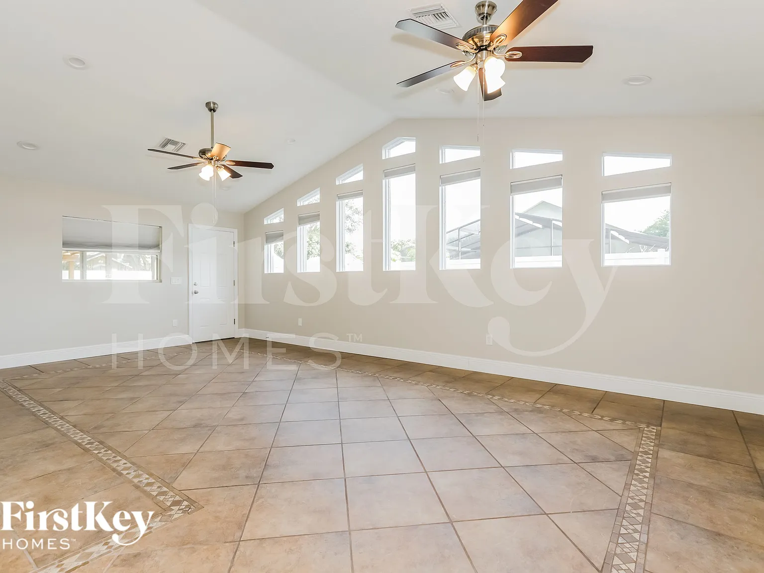3 bed, 2.0 bath, 2442 sqft, $2,875 — Photo 4
