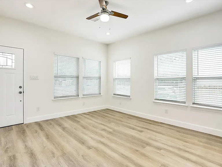 3515 Delhi St — Photo 7