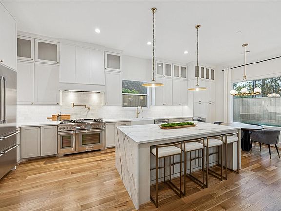 4th image of 1330 Richelieu Ln