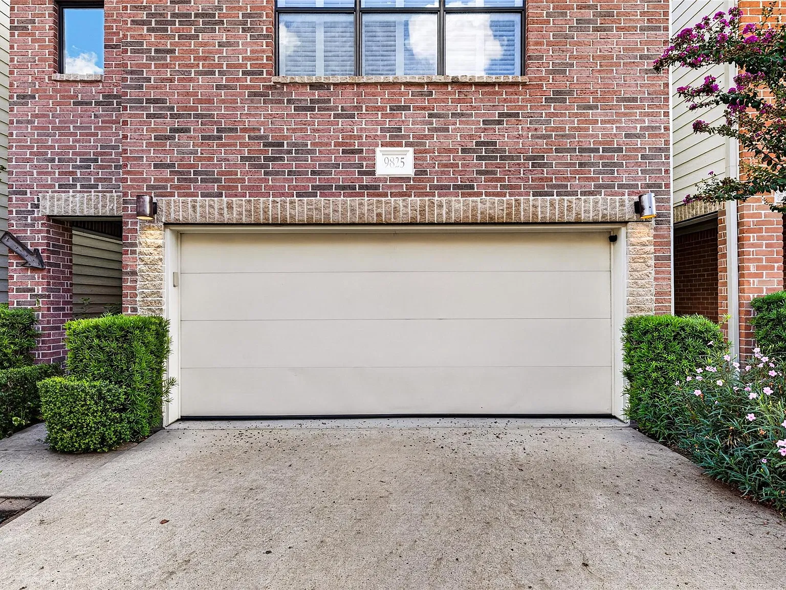 3 bed, 2.5 bath, 2459 sqft, $2,350 — Photo 3