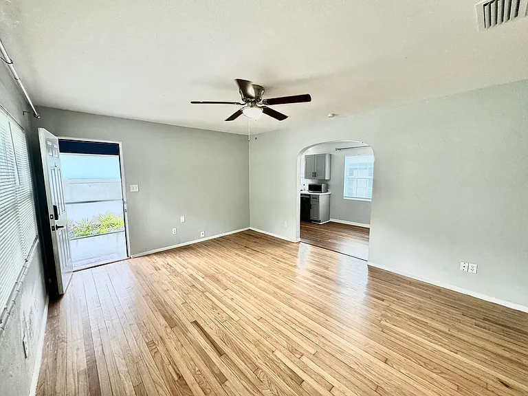 115 N Hampton Ave — Photo 7