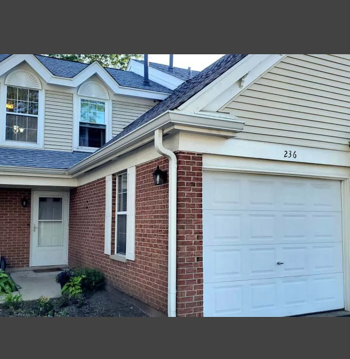 2 bed, 1.5 bath, 1300 sqft, $2,500 — Photo 1