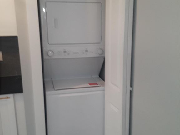 3rd image of 122 N Commonwealth Ave APT 112