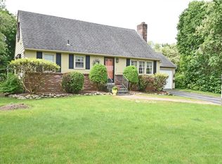 24 S Hillview Dr, Narragansett, RI 02882