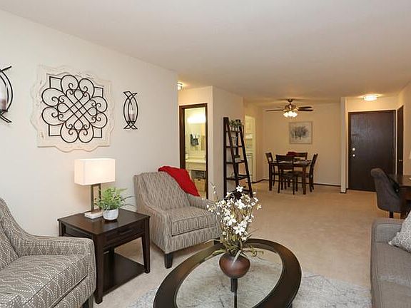 4th image of 401 N Eau Claire Ave #118