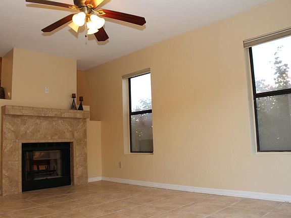 4th image of 3001 W Country Hill Dr