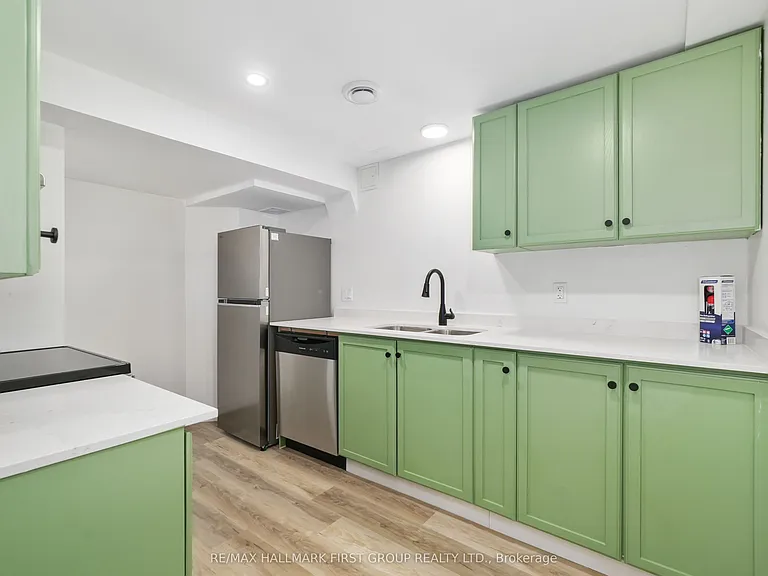 660 Mackechnie Cres #LOWER — Photo 19