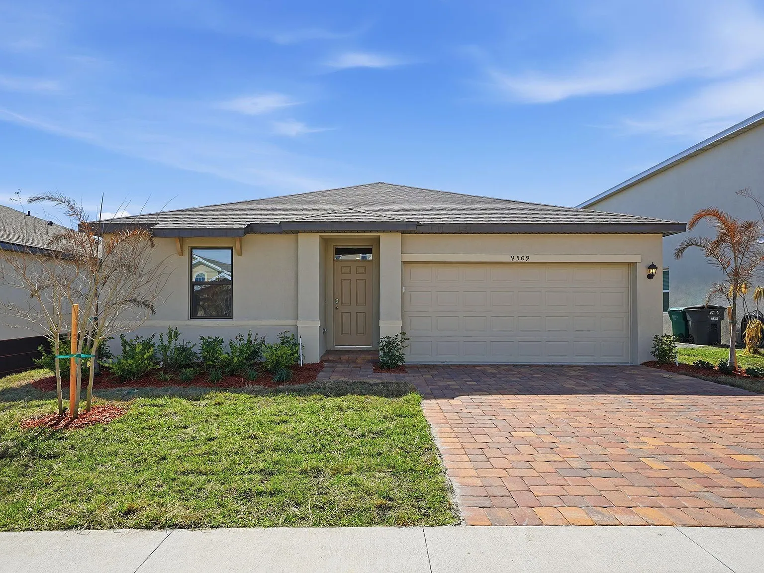 4 bed, 2.0 bath, 1916 sqft, $2,350 — Photo 2
