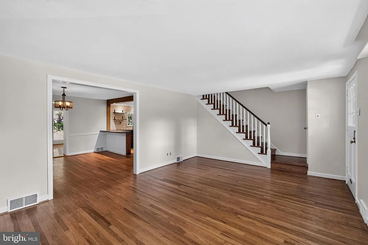 3 bed, 1.5 bath, 1728 sqft, $3,200 — Photo 2