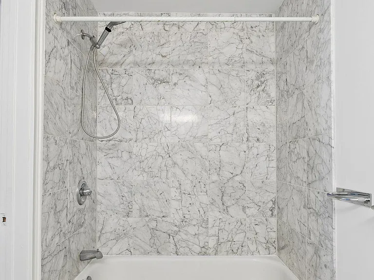 1500 Chestnut St #8G — Photo 15