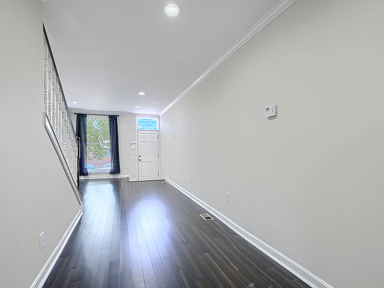 432 Grundy St — Photo 8