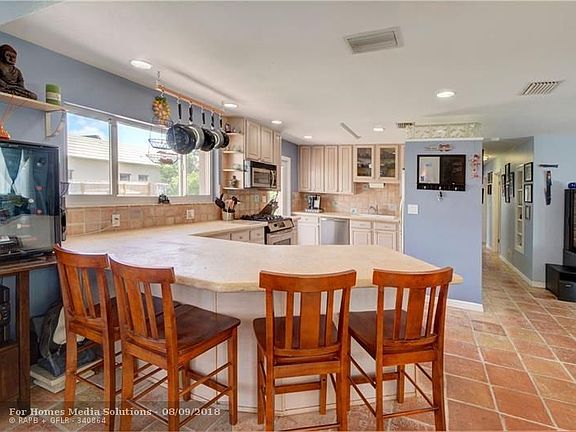 4th image of 2641 NE 13th Ct