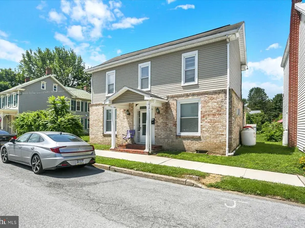 21 Chestnut St, Mount Holly Springs, PA 17065