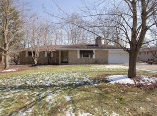 306 S Colonial Dr, Cortland, OH