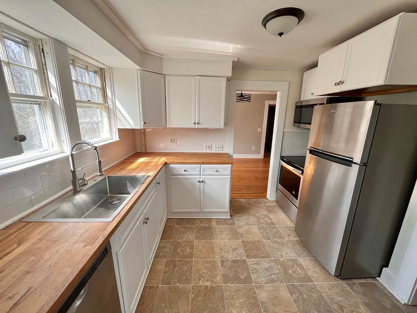 Single Family Cape House in Portsmouth, NH|Available Now! — Photo 3