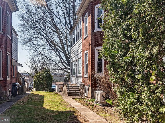 5th image of 122 Jefferson St